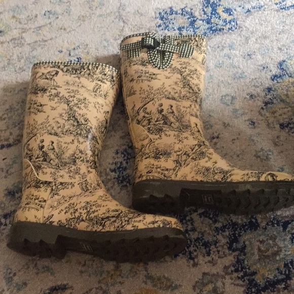 tamara henriques rain boots